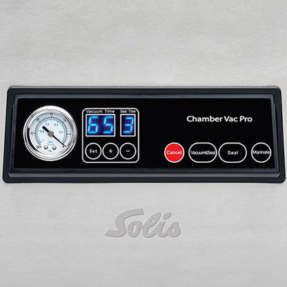 Bedienfeld des Solis Chamber Vac Pro mit Manometer, Digitalanzeige und Funktionstasten.