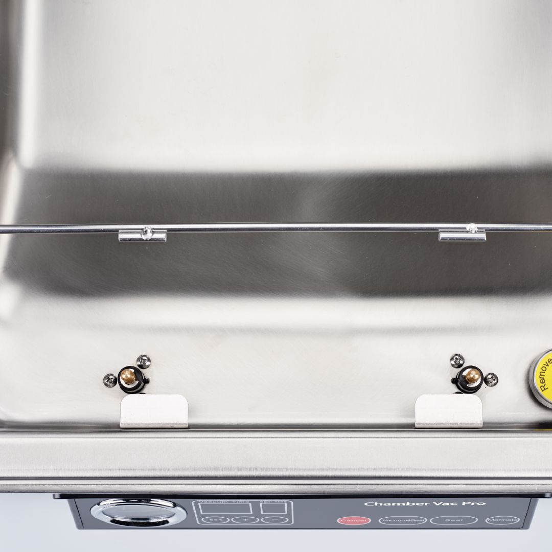 Innenansicht der Vakuumkammer des Solis Chamber Vac Pro mit sichtbaren Halterungen und Dichtungsbereich