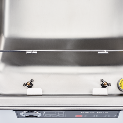 Innenansicht der Vakuumkammer des Solis Chamber Vac Pro mit sichtbaren Halterungen und Dichtungsbereich