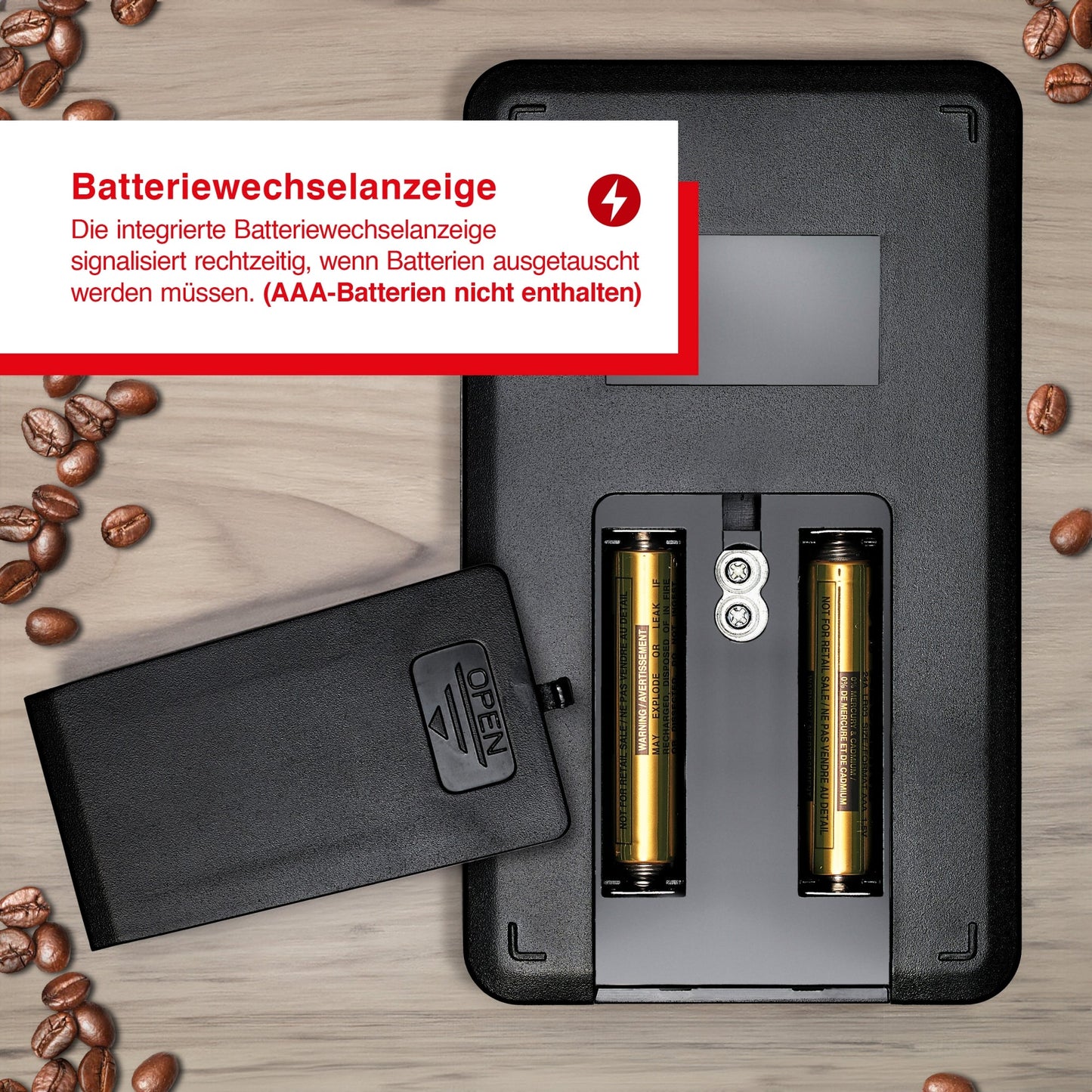 Solis Feinwaage mit geöffnetem Batteriefach und integrierter Batteriewechselanzeige.