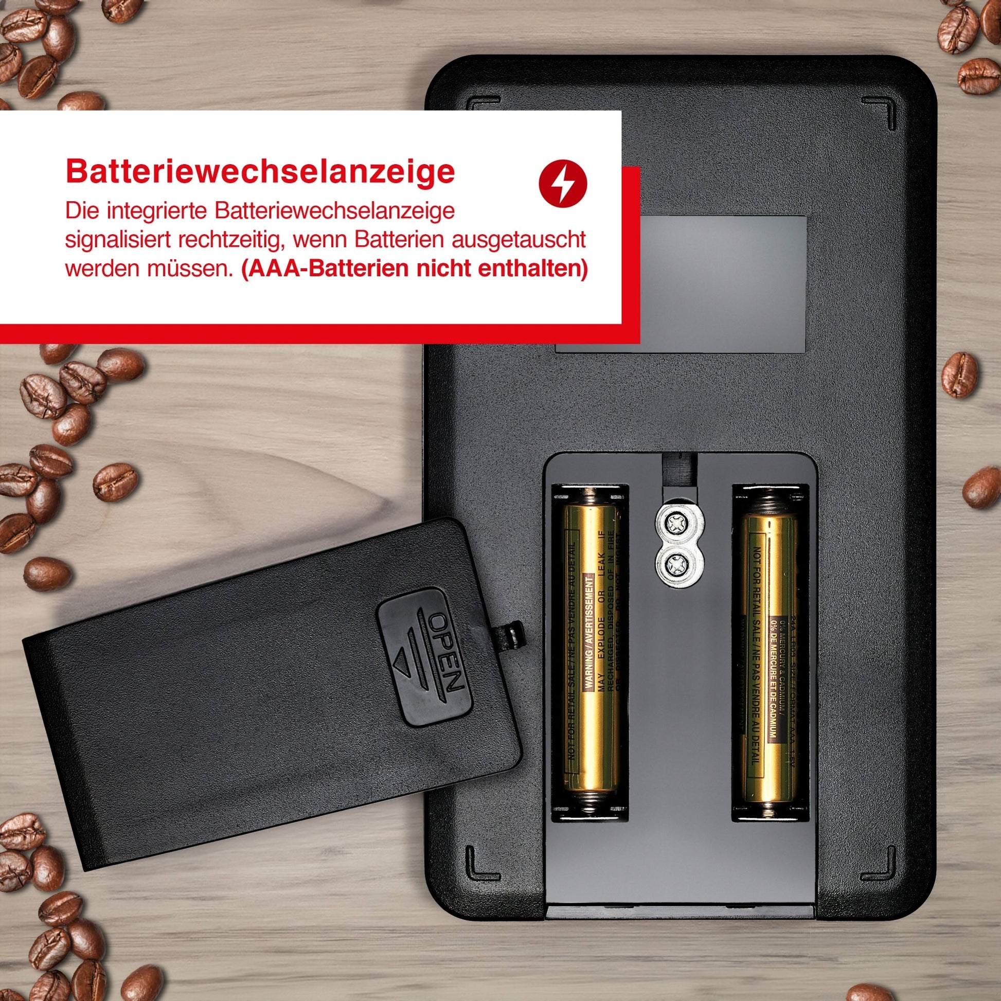 Solis Feinwaage mit geöffnetem Batteriefach und integrierter Batteriewechselanzeige.