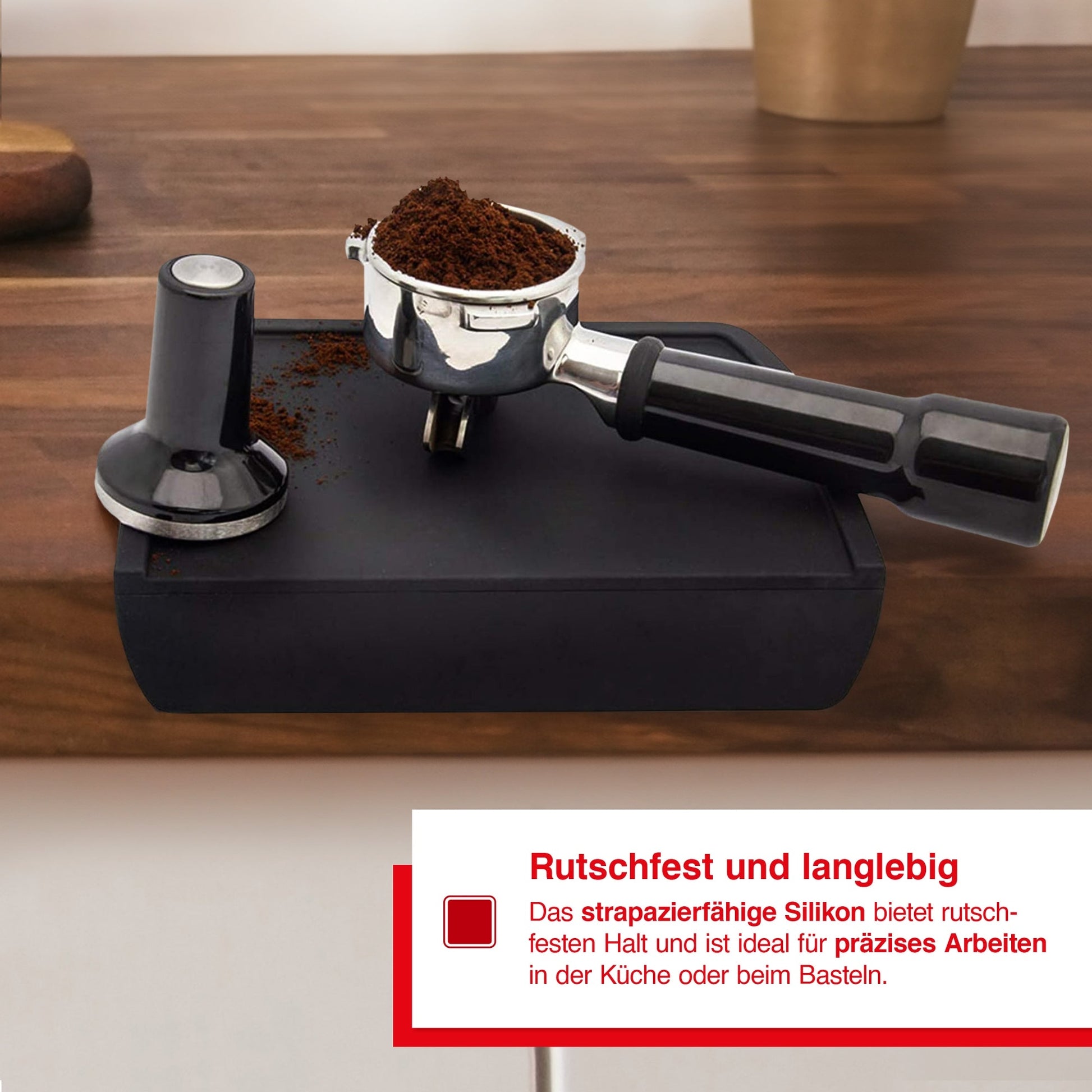 Solis Tampingmatte mit Siebträger und Tamper auf der Arbeitsplatte