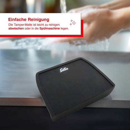 Solis Tampingmatte wird unter Wasser gereinigt